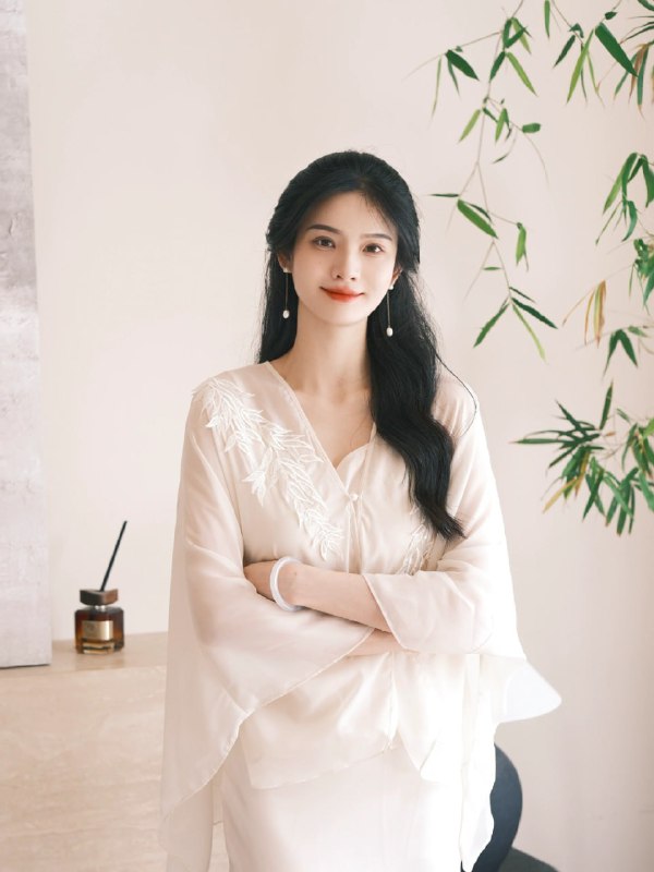 JaTra，一个在线日本老师学习视频预告片收集网站  #NSFW 收集目前最新最热的日本老师课程学习视频预告片，在直接在线播放观看学习，可以根据老师、类型、工作室等等条件进行筛选查看学习，也支持直接搜索学习